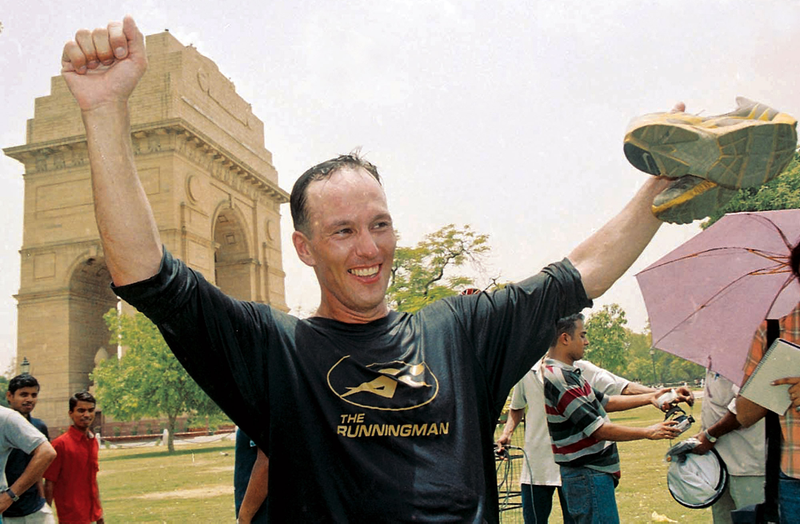 El día de su llegada a Nueva Delhi en el 2003. AP